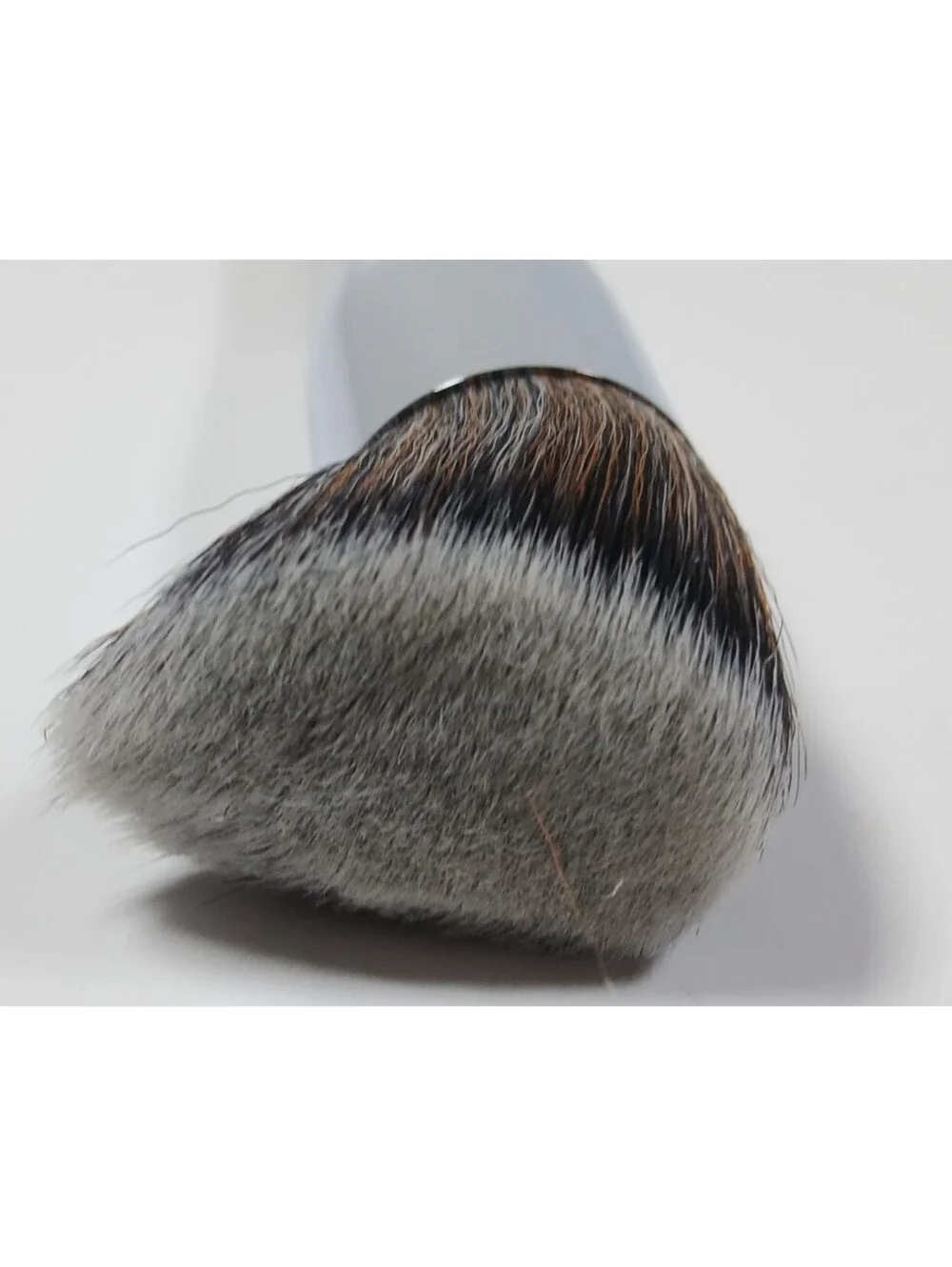 Younique Kabuki Brush Brand New in Package Makeup applicator Beauty Brush